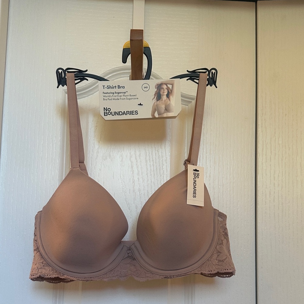 New No Boundaries Women's Lace Trim T-Shirt Bra - Tan